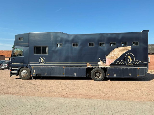 2003 mercedes-benz actros paarden vrachtwagen - afbeelding 15 van  32