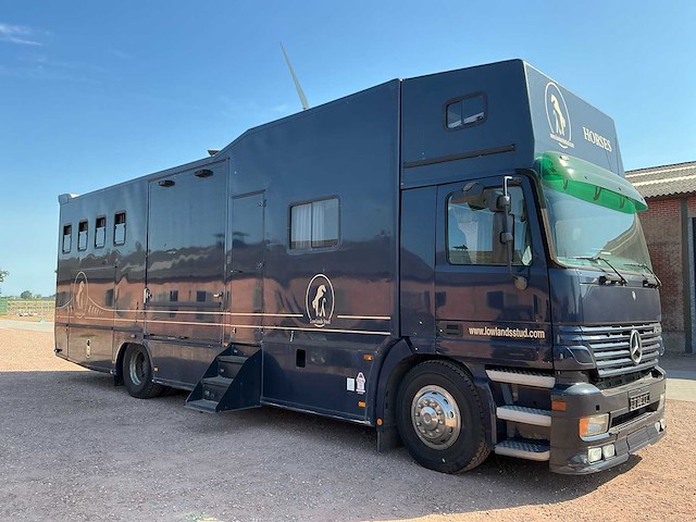 2003 mercedes-benz actros paarden vrachtwagen - afbeelding 32 van  32