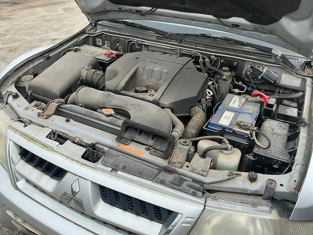 2003 mitsubishi pajero lichte vracht voor onderdelen! - afbeelding 24 van  35
