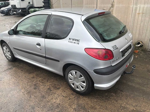 2003 peugeot 206 personenauto - afbeelding 14 van  18