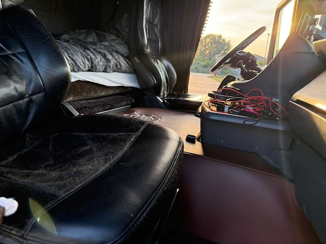 2003 scania r 164 l-6x2 vrachtwagen - afbeelding 28 van  57