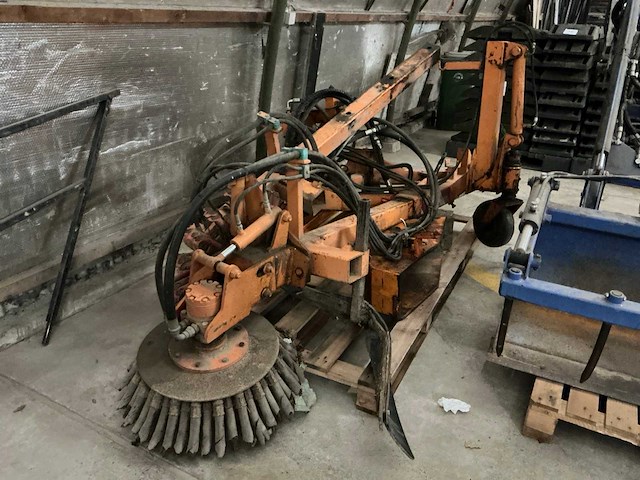 2003 vandaele okb onkruidborstel - afbeelding 1 van  11