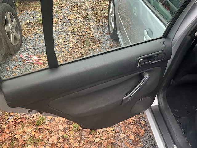 2003 volkswagen golf - afbeelding 8 van  32