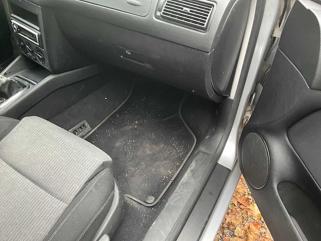 2003 volkswagen golf - afbeelding 19 van  32