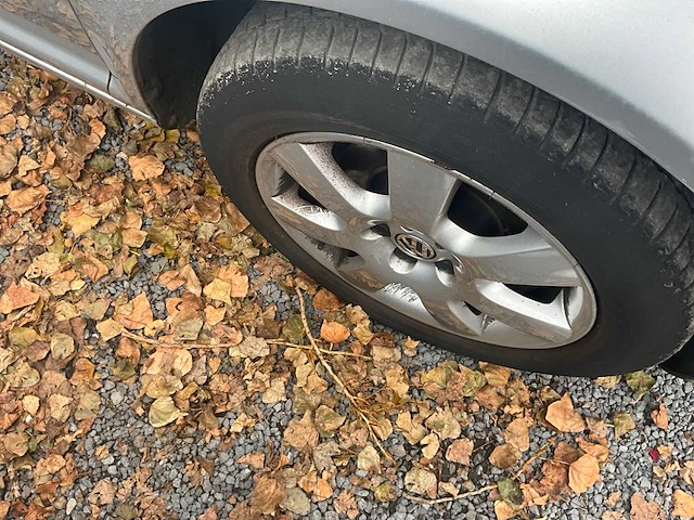 2003 volkswagen golf - afbeelding 29 van  32