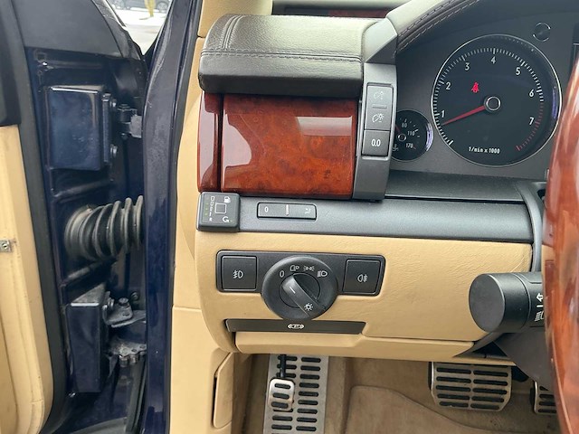 2003 volkswagen phaeton 3l v6 lpg berline personenauto - afbeelding 16 van  62