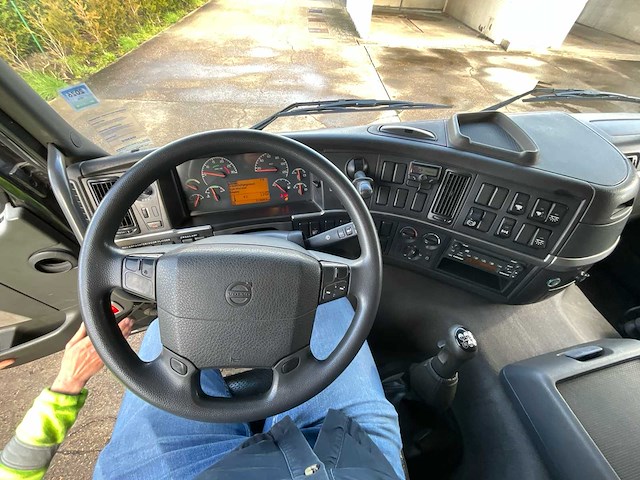 2003 volvo fm/fh 4x2 6.7 vrachtwagen - afbeelding 12 van  104