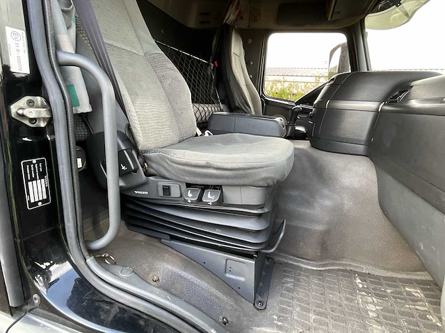 2003 volvo fm/fh 4x2 6.7 vrachtwagen - afbeelding 32 van  104