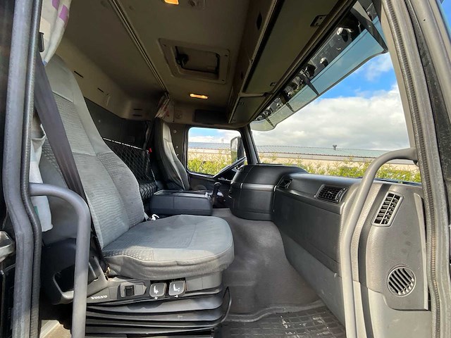2003 volvo fm/fh 4x2 6.7 vrachtwagen - afbeelding 2 van  56