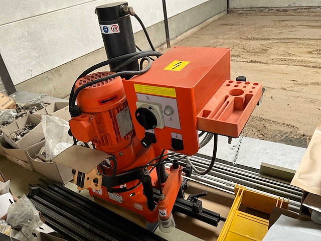 2004 blum minipress mzk 1000 + mobiele werktafel - afbeelding 5 van  10