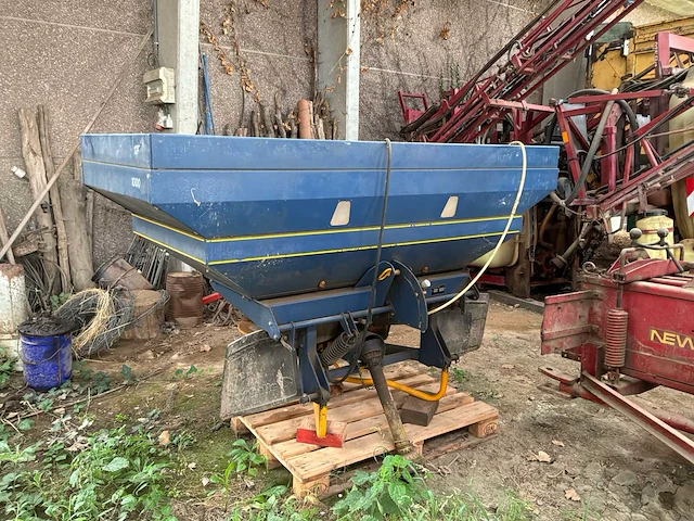 2004 bogballe m1 trend 1000 meststofverspreider - afbeelding 1 van  8