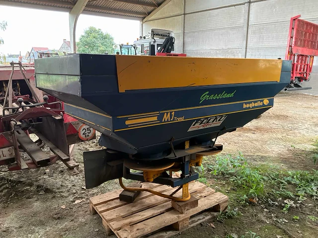 2004 bogballe m1 trend 1000 meststofverspreider - afbeelding 3 van  8