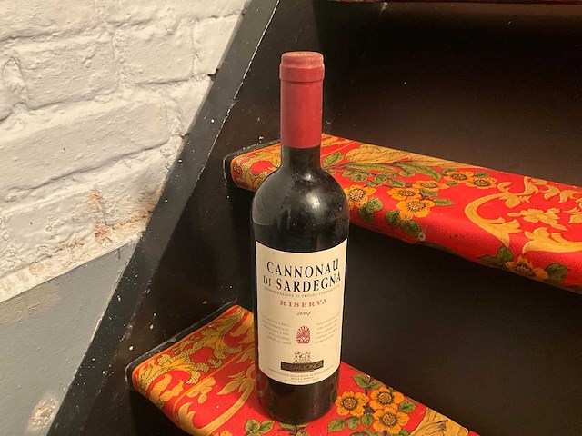 2004 cannonau di sardegna reserva rode wijn (5x) - afbeelding 1 van  5
