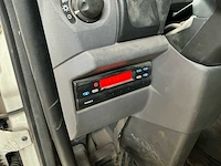 2004 daf lf45 vrachtwagen met transportrekken voor glas, ramen en deuren - afbeelding 13 van  32