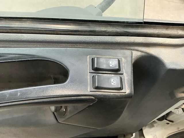 2004 daf lf45 vrachtwagen met transportrekken voor glas, ramen en deuren - afbeelding 14 van  32