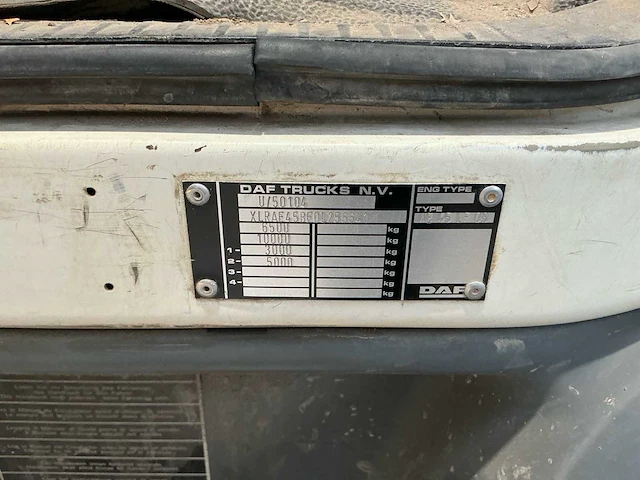 2004 daf lf45 vrachtwagen met transportrekken voor glas, ramen en deuren - afbeelding 15 van  32