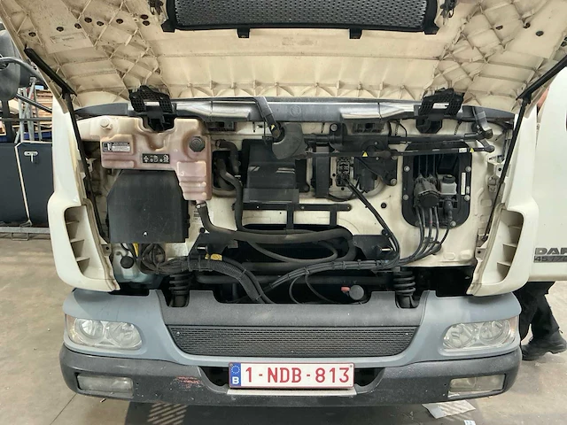 2004 daf lf45 vrachtwagen met transportrekken voor glas, ramen en deuren - afbeelding 16 van  32