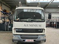 2004 daf lf45 vrachtwagen met transportrekken voor glas, ramen en deuren - afbeelding 29 van  32
