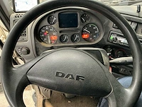 2004 daf lf45 vrachtwagen met transportrekken voor glas, ramen en deuren - afbeelding 32 van  32