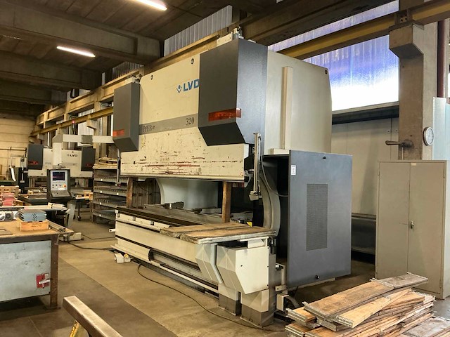 2004 lvd ppeb 320/40 cnc hydraulische kantbank - afbeelding 1 van  13