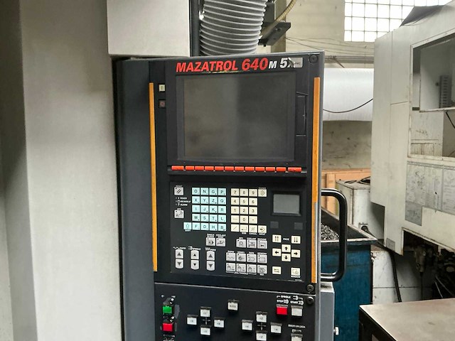 2004 mazak variaxis 500-5x 5-assige cnc verticaal bewerkingscentrum - afbeelding 6 van  8