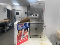 2004 medoc vleeszaagmachine - afbeelding 1 van  3