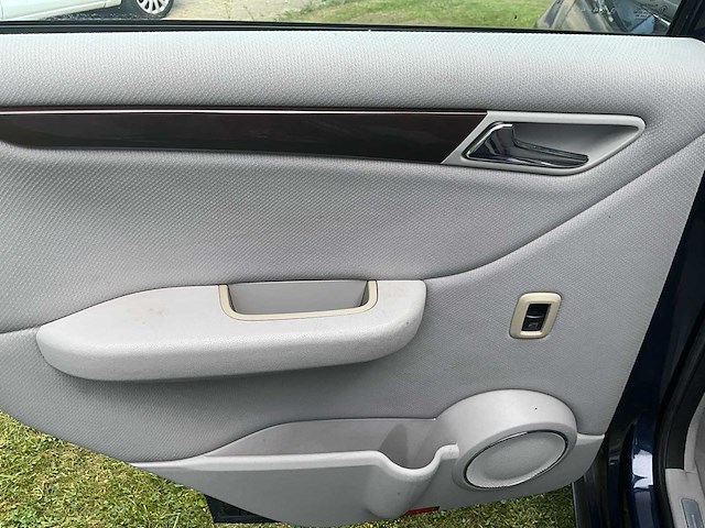 2004 mercedes a200 - airco - benzine - goed onderhouden - afbeelding 28 van  55