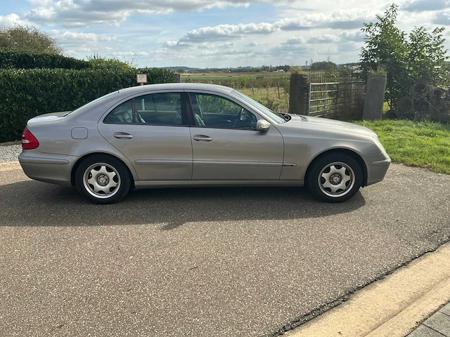 2004 mercedes-benz e200cdi personenauto - afbeelding 30 van  33