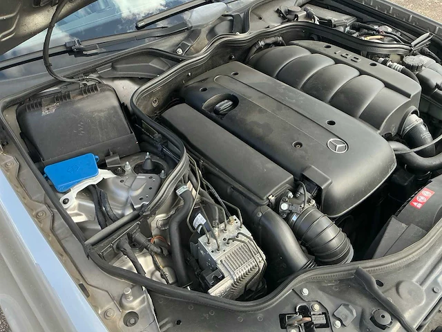 2004 mercedes-benz e200cdi personenauto - afbeelding 28 van  33