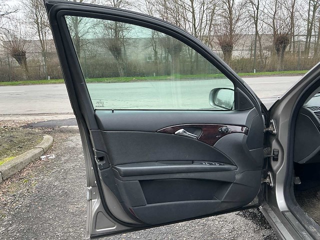 2004 mercedes e220 cdi - afbeelding 16 van  35