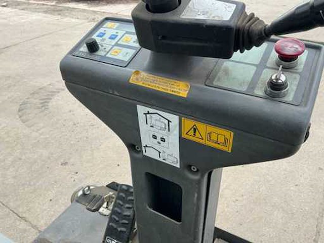 2004 nilfisk sr1100 veegmachines, zelfrijdend - afbeelding 3 van  13