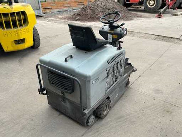 2004 nilfisk sr1100 veegmachines, zelfrijdend - afbeelding 9 van  13