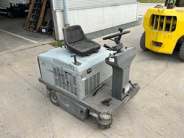 2004 nilfisk sr1100 veegmachines, zelfrijdend - afbeelding 11 van  13