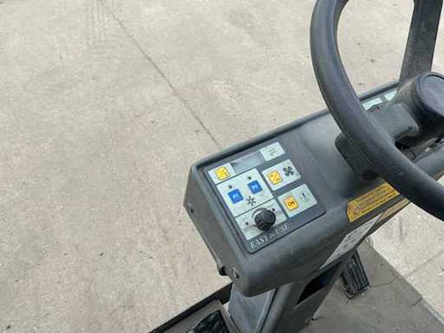 2004 nilfisk sr1100 veegmachines, zelfrijdend - afbeelding 13 van  13