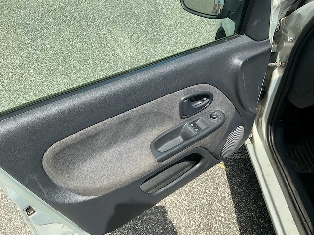 2004 renault clio personenauto - afbeelding 7 van  32