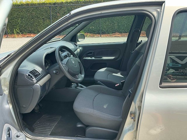 2004 renault clio personenauto - afbeelding 20 van  32