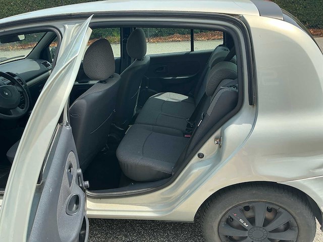 2004 renault clio personenauto - afbeelding 22 van  32