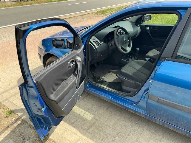 2004 renault megane personenauto - afbeelding 1 van  1