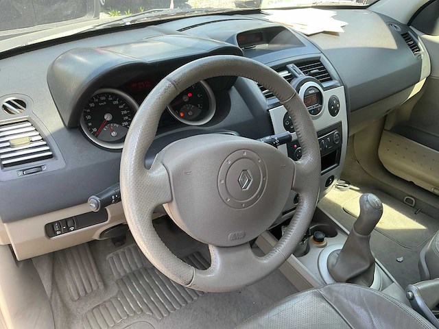 2004 renault megane - afbeelding 2 van  19