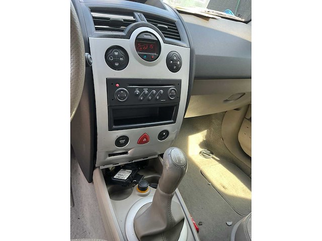 2004 renault megane - afbeelding 4 van  19