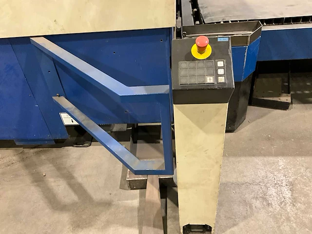 2004 trumatic l3030 lasersnijmachine - afbeelding 14 van  19