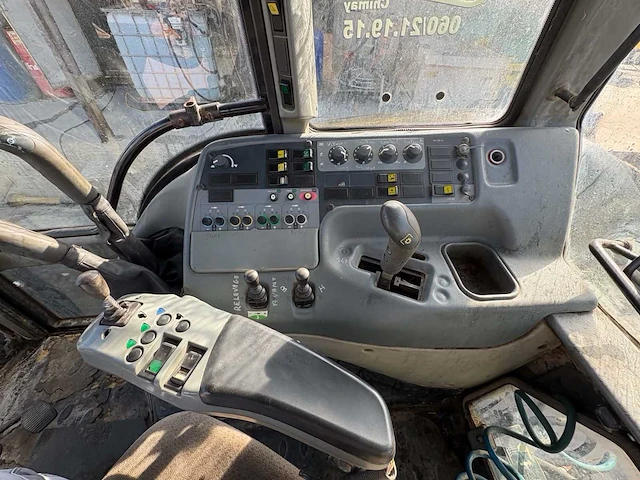 2004 valtra t170 4wd landbouwtractor - afbeelding 15 van  16