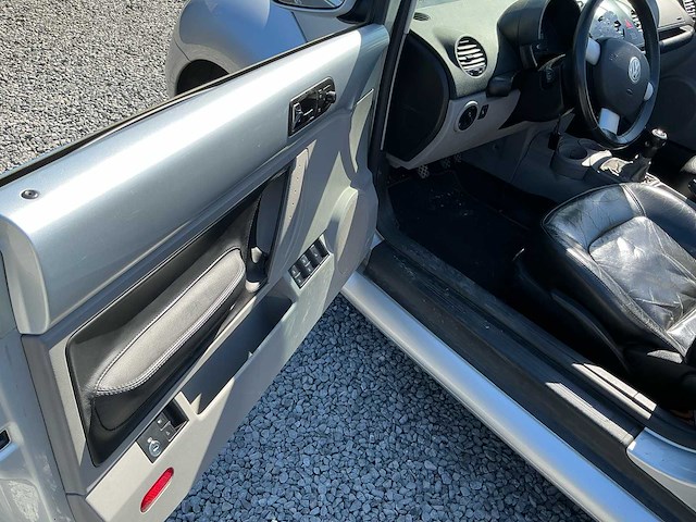 2004 volkswagen new beetle cabriolet cabriolet personenauto - afbeelding 3 van  27