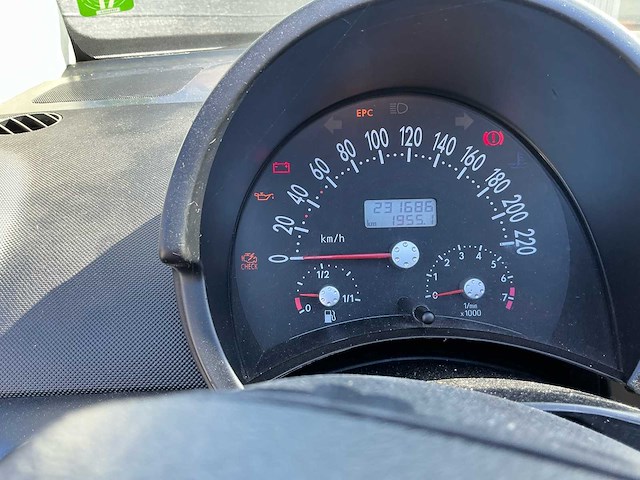 2004 volkswagen new beetle cabriolet cabriolet personenauto - afbeelding 6 van  27