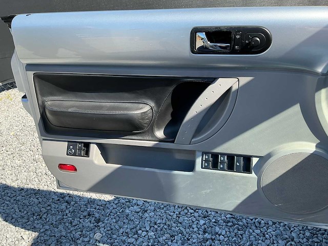 2004 volkswagen new beetle cabriolet cabriolet personenauto - afbeelding 9 van  27