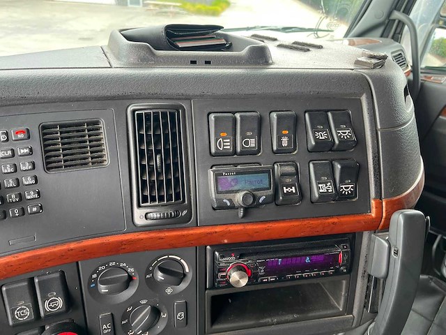 2004 volvo fh16 vrachtwagen - afbeelding 6 van  22