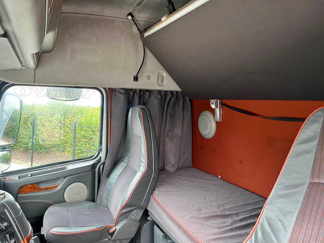 2004 volvo fh16 vrachtwagen - afbeelding 2 van  12