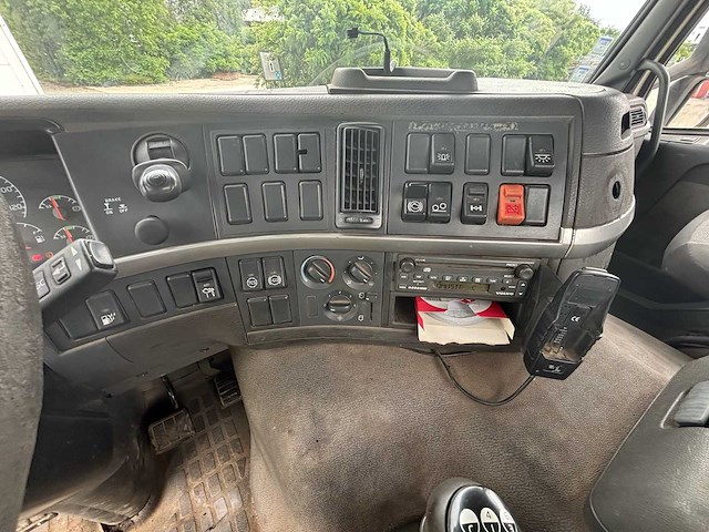 2004 volvo fm 12 340 6x2r vrachtwagen met containerhaak - afbeelding 11 van  16
