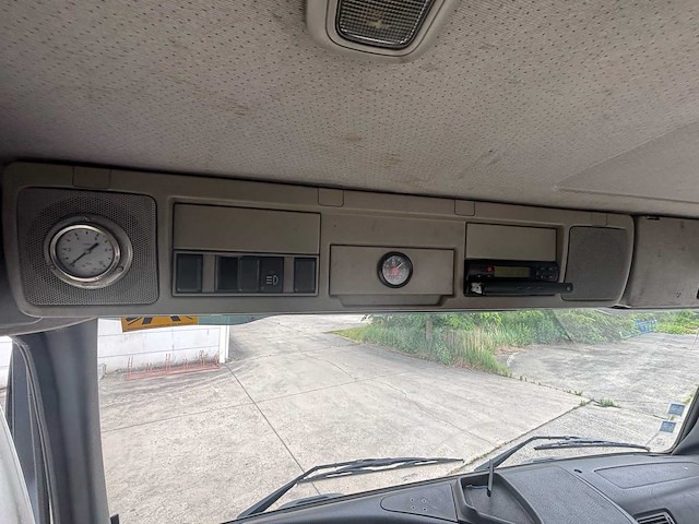 2004 volvo fm 12 340 6x2r vrachtwagen met containerhaak - afbeelding 12 van  16
