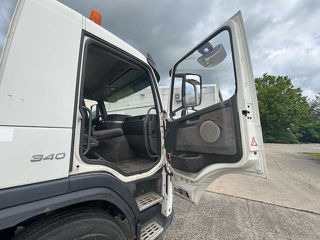 2004 volvo fm 12 340 6x2r vrachtwagen met containerhaak - afbeelding 15 van  16